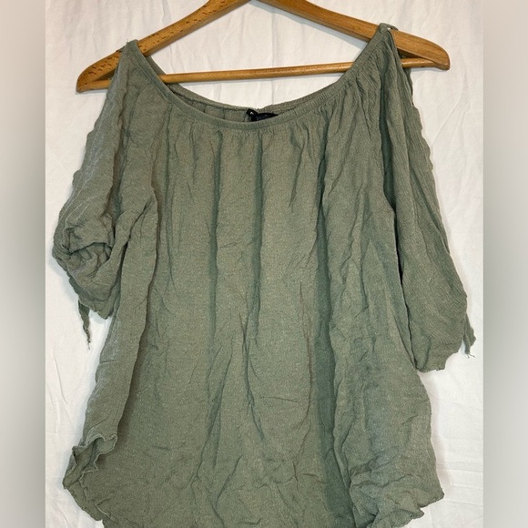 Rue 21 Women’s Green Top Size Small - Picture 4 of 7